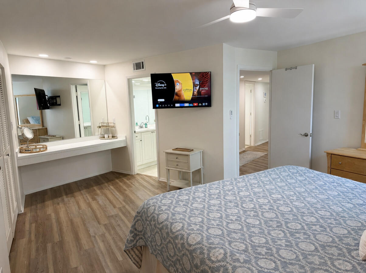Unit 310: Primary Bedroom (3)
